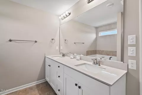 Bath - 328 Avery Meadows Dr, Smithfield, NC 27577 photo 4 of 7