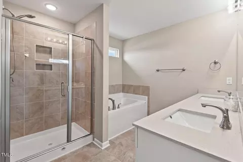 Bath - 328 Avery Meadows Dr, Smithfield, NC 27577 photo 1 of 7