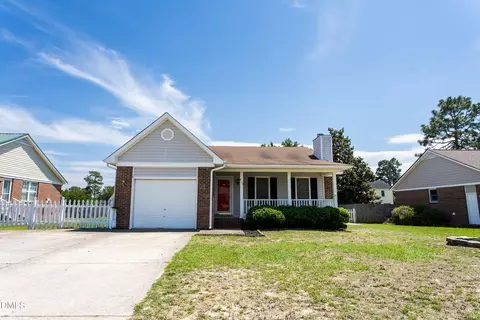 613 Sunnybrook Dr, Hope Mills, NC 28348
