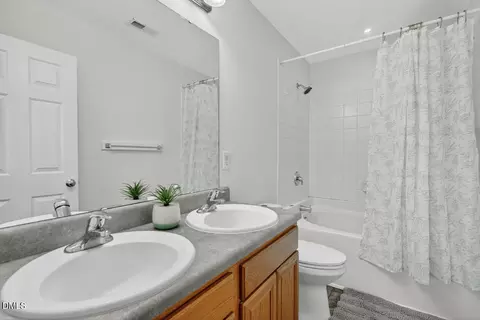 Bath - 1038 Statler Dr, Durham, NC 27703 photo 1 of 2