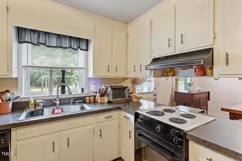 Kitchen - 613 Devon Pl, Zebulon, NC 27597 photo 3 of 4