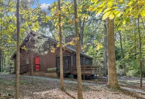 25 Oakwood Dr, Chapel Hill, NC 27517