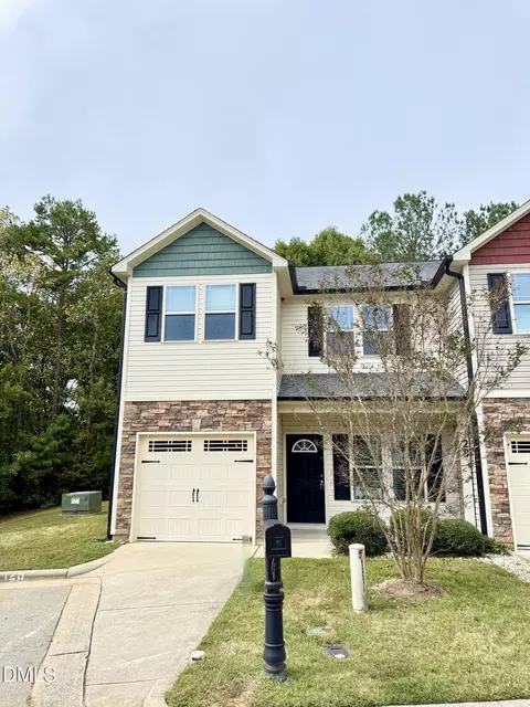 129 Hill Shore Ln, Clayton, NC 27527