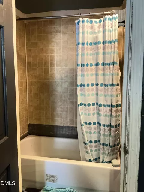 Bath - 1907 Angier Ave, Durham, NC 27703 photo 3 of 3