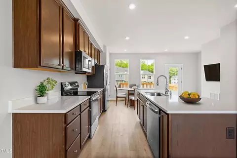Kitchen - 607 Silverado Sunset Loop, Wendell, NC 27591 photo 4 of 5