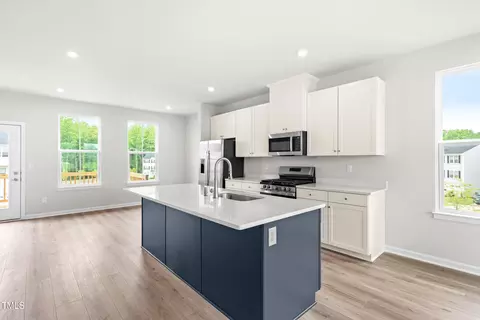 Kitchen - 611 Silverado Sunset Loop, Wendell, NC 27591 photo 2 of 6