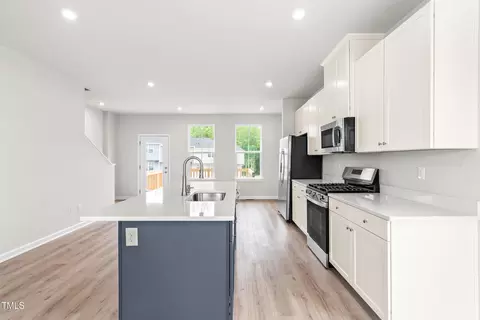 Kitchen - 611 Silverado Sunset Loop, Wendell, NC 27591 photo 4 of 6