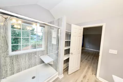 Bath - 15 Red Sunset Ln, Durham, NC 27703 photo 4 of 5