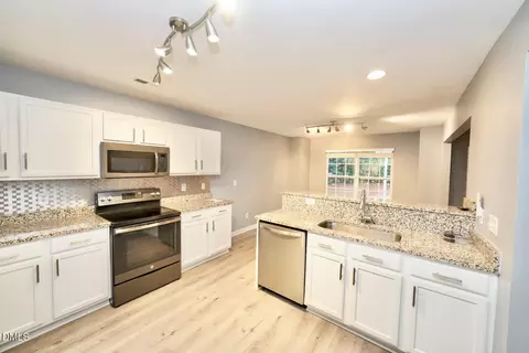 Kitchen - 15 Red Sunset Ln, Durham, NC 27703 photo 3 of 3