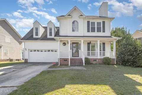 715 Bent Creek Dr, Hope Mills, NC 28348