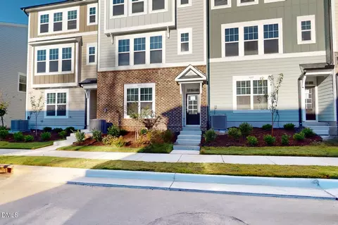 5017 Jowetts Walk Dr #34, Cary, NC 27519