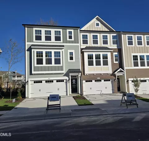 5012 Jowetts Walk Dr #18, Cary, NC 27519