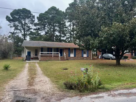 115 E Mciver St, Zebulon, NC 27597