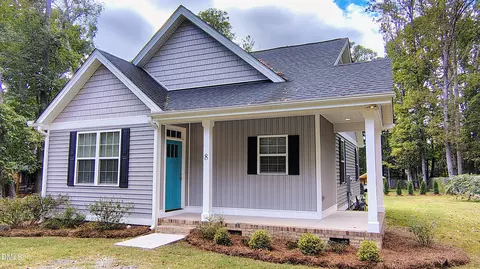 8 Elaine Cir, Durham, NC 27703