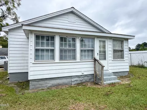 38 W Waddell Dr, Smithfield, NC 27577