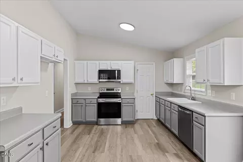Kitchen - 2567 Chadwick Pl, Durham, NC 27704 photo 2 of 3