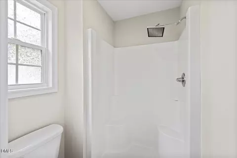 Bath - 2567 Chadwick Pl, Durham, NC 27704 photo 4 of 4