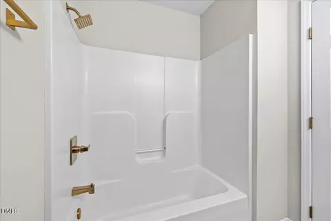 Bath - 2567 Chadwick Pl, Durham, NC 27704 photo 2 of 4