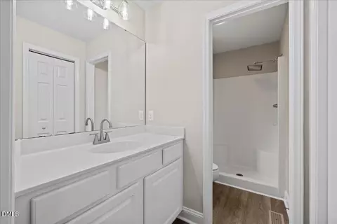 Bath - 2567 Chadwick Pl, Durham, NC 27704 photo 3 of 4