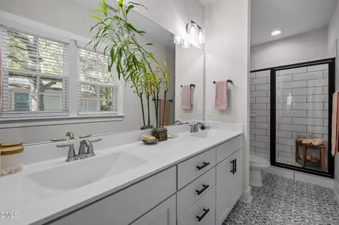 Bath - 2607 Ashe St, Durham, NC 27703 photo 1 of 3