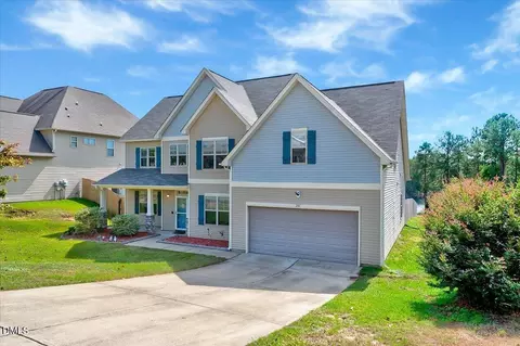281 Highgrove Dr, Spring Lake, NC 28390