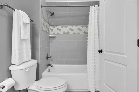 Bath - 1413 Yardley Dr, Wake Forest, NC 27587 photo 4 of 11