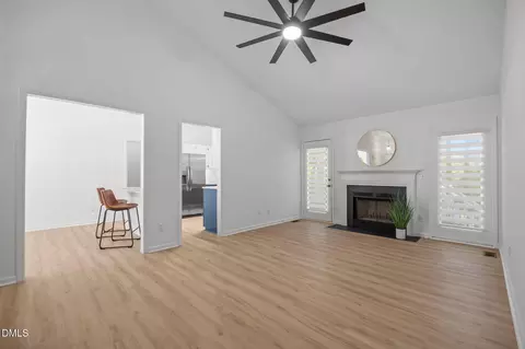 9 Petersburg Pl, Durham, NC 27703