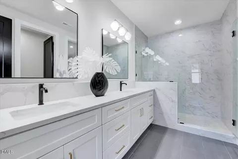 Bath - 730 Hopkins St, Durham, NC 27701 photo 4 of 5