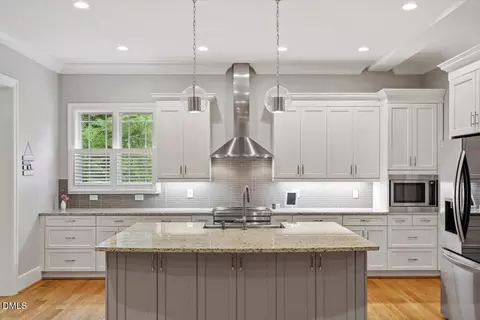 1103 Roosevelt Dr, Chapel Hill, NC 27514