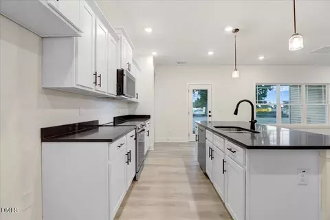 Kitchen - 91 Great Pine Trl, Middlesex, NC 27557 photo 3 of 5