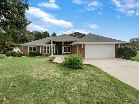 5105 Preakness Pl, Hope Mills, NC 28348