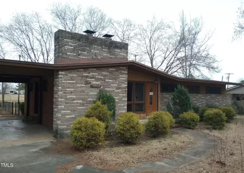 410 W Barrington St, Dunn, NC 28334