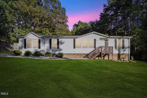 922 Hummingbird Rd, Four Oaks, NC 27524