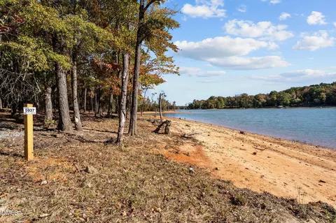 1100 Waterstone Ln, Henderson, NC 27537