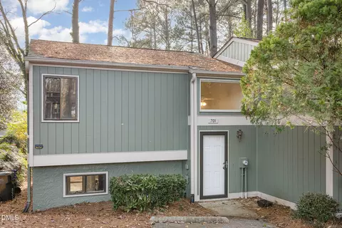 701 Godwin Ct, Raleigh, NC 27606