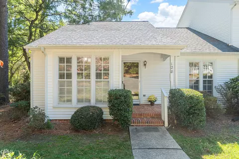 128 Pickett Ln, Cary, NC 27511