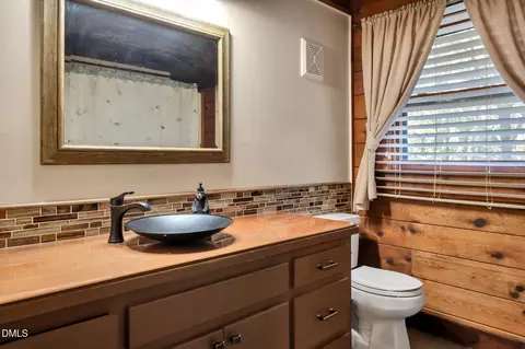 Bath - 116 Dawn Rd, Benson, NC 27504 photo 3 of 4