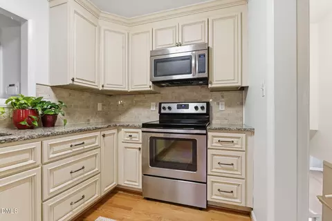 Kitchen - 531 W Cornwall Rd, Cary, NC 27511 photo 5 of 6
