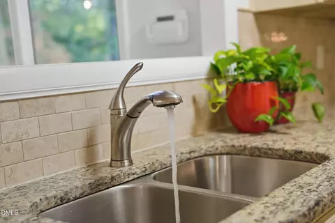 Kitchen - 531 W Cornwall Rd, Cary, NC 27511 photo 4 of 6