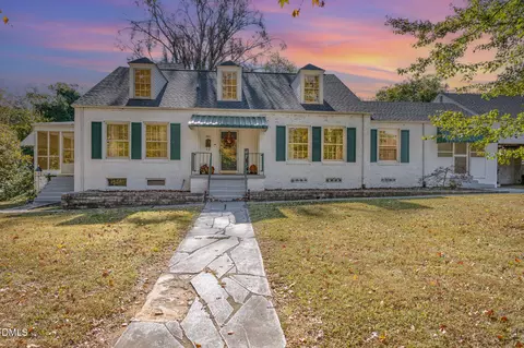 303 W Dolphin St, Siler City, NC 27344