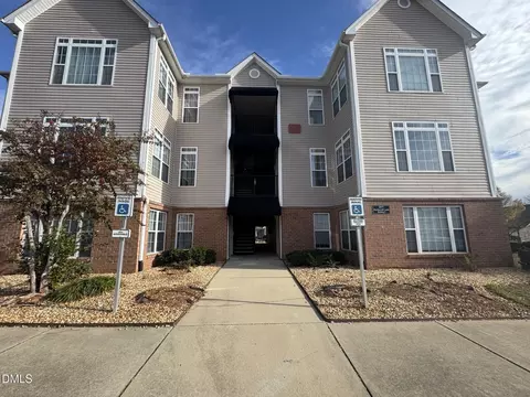 2511 Huntscroft Ln #101, Raleigh, NC 27617