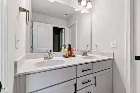 Bath - 282 Raptor Dr, Smithfield, NC 27577 photo 4 of 5