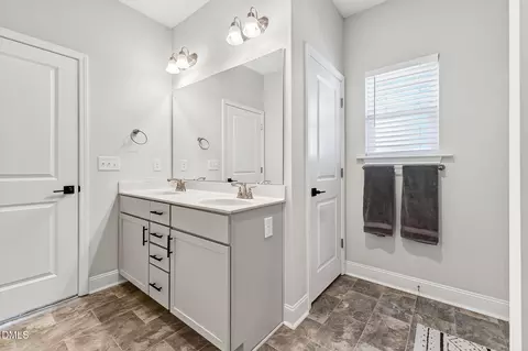Bath - 282 Raptor Dr, Smithfield, NC 27577 photo 2 of 5