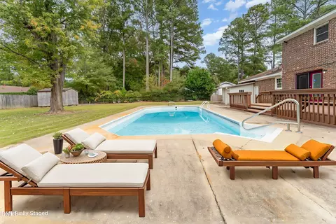 213 Rivenoak Dr, Fayetteville, NC 28303