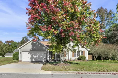715 Swan Hill Ct, Fuquay Varina, NC 27526