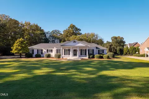 40 Chicora Club Dr, Dunn, NC 28334