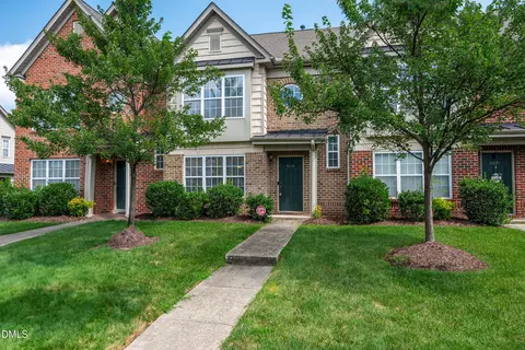 9819 Castain Dr, Raleigh, NC 27617