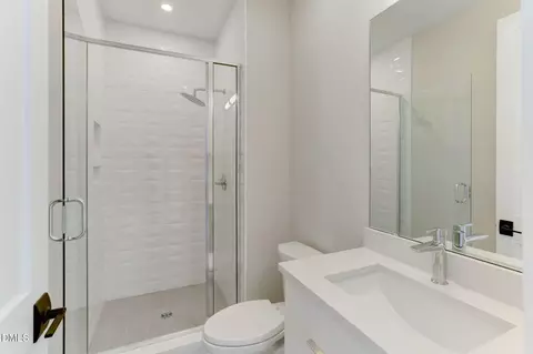Bath - 769 Willard St, Durham, NC 27701 photo 3 of 3