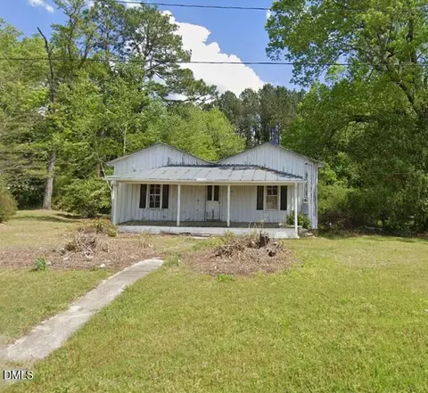 404 N Wilson St, Walstonburg, NC 27888