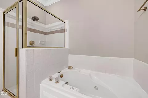 Bath - 4804 Sinclair Dr, Raleigh, NC 27616 photo 2 of 5